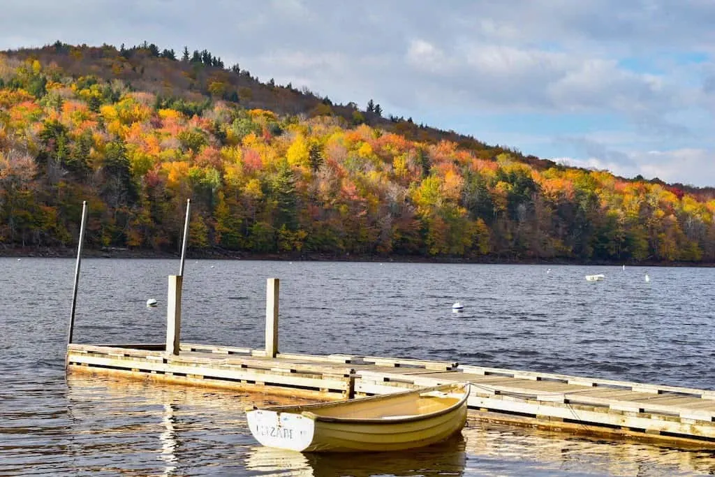 A view of the Harriman Reservoir during fall foliage in Vermont.