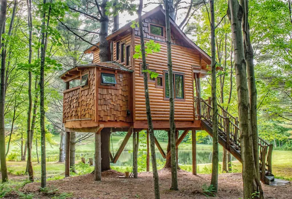The back view of Moose Meadow Treehouse rental in Waterbury, Vermont.