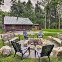 A pet-friendly cabin for rent in Vermont. Photo credit: VRBO