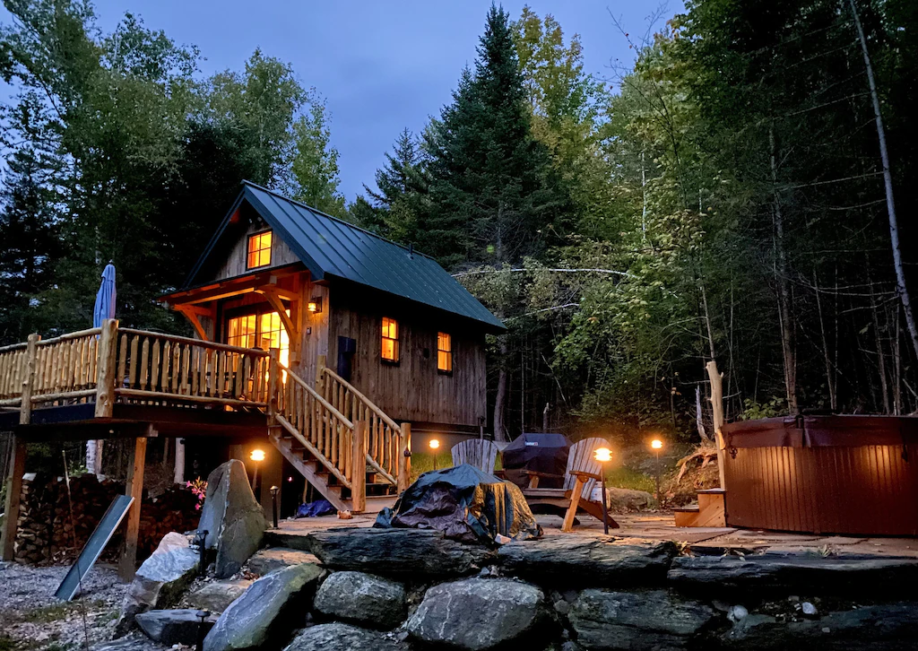 A small cabin vacation rental in Granville, Vermont. Photo source: VRBO