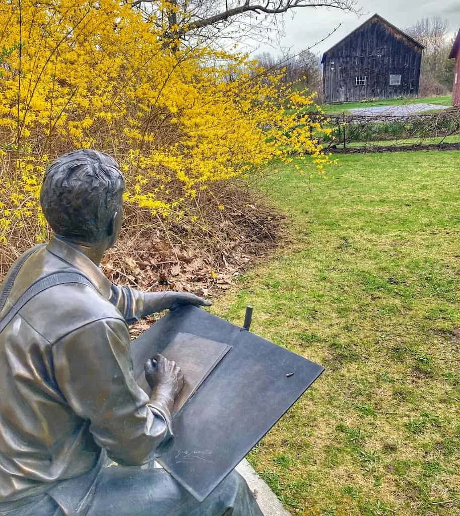 A sculpture of Robert Frost at the Stone House Museum.