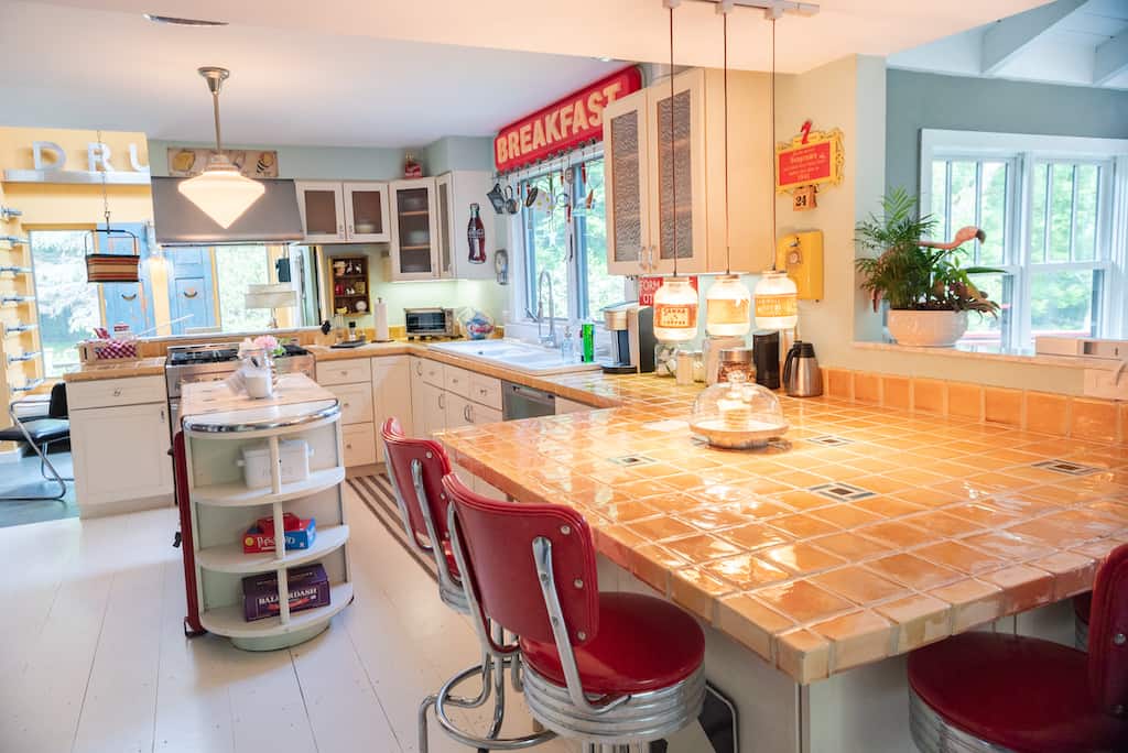 Colorful kitchen - Velvet Antlers Cottage