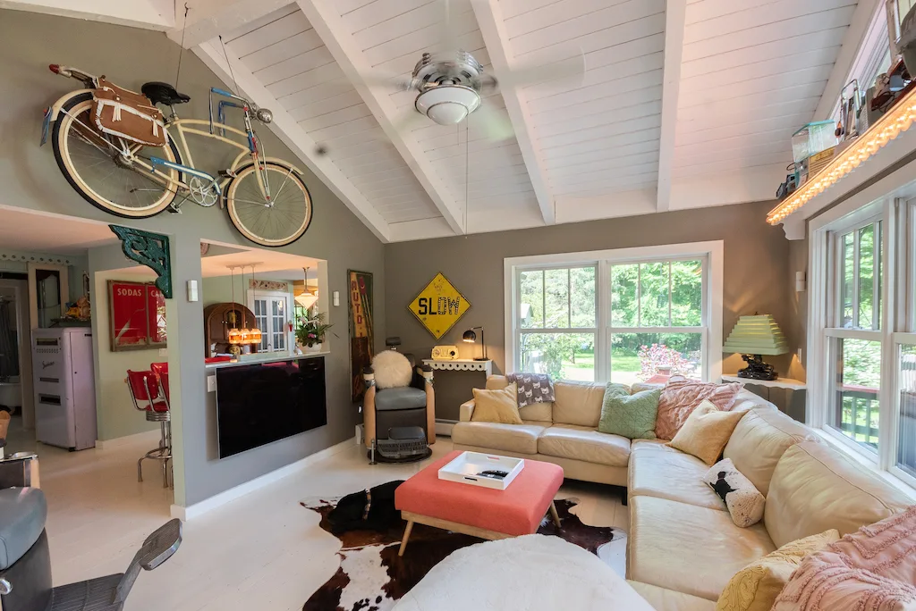 The living room of Velvet Antlers Cottage in Shaftsbury, Vermont.