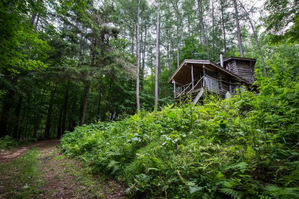 Treehouse rental on Airbnb in Vermont.