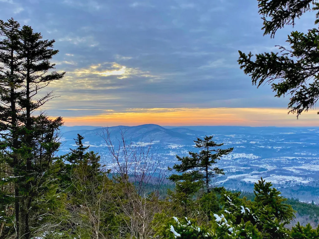 Hiking to White Rocks on the Bald Mountain Trail - Vermont Begins Here