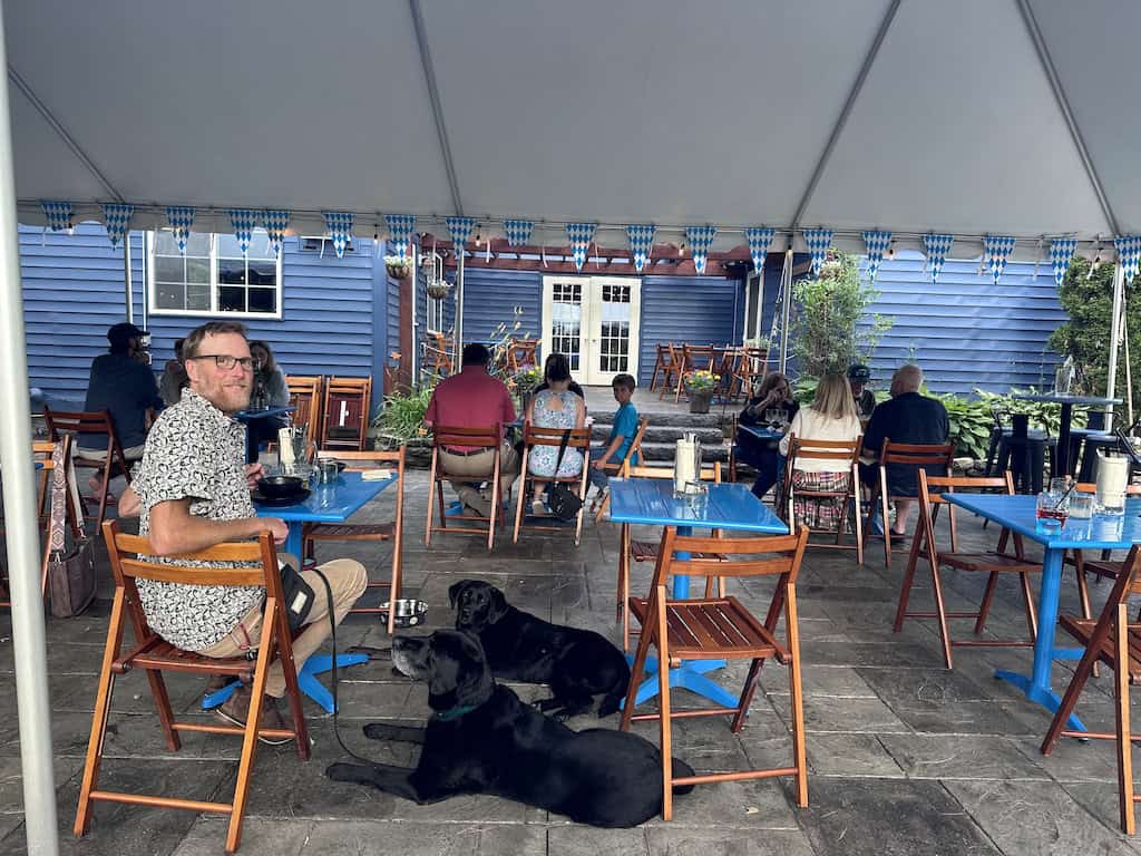 Bronwyn-on-Battenkill's dog-friendly patio in Arlington, VT.