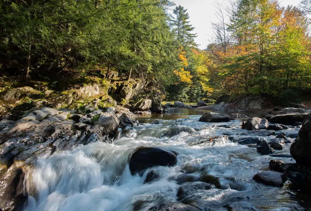 Huntington Gorge surrounded by fall foliage.